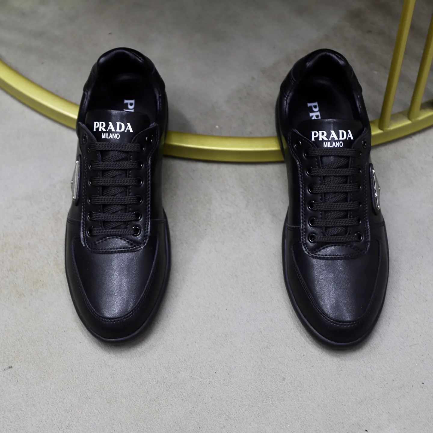 Ex-factory price: 440💰🙅‍♂️🙅‍♂️🙅‍♂️ Brand: PRADA Standard code: 38-44 (45 customized) Grade: Same as the official website Material: Original leather splicing, comfortable and breathable lining, original wear-resistant outsole Style category: Men's fashionable casual shoes, running shoes, noble luxury brand elements, top luxury Color: actual picture color